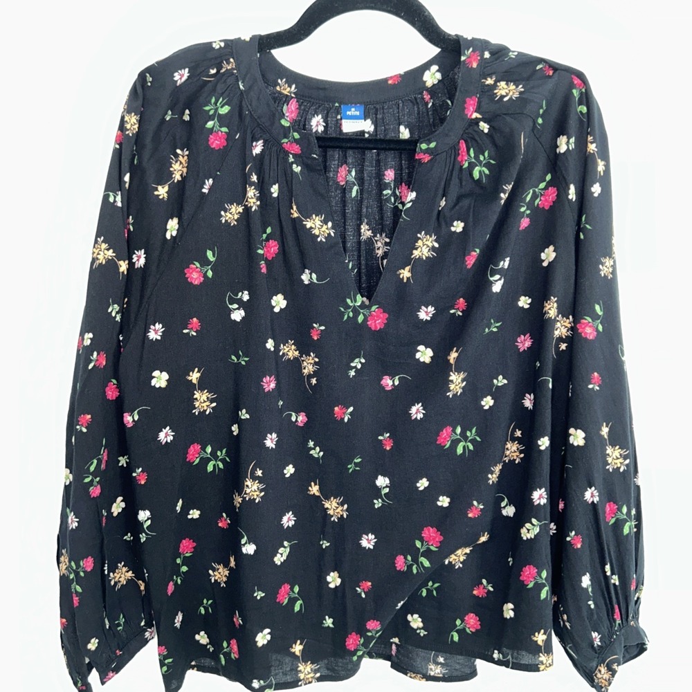 Old Navy Women's M Petite Black Floral Long Sleeve V-Neck Top